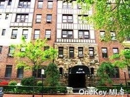 Building Photo - 4 Maple Dr Unit 6H