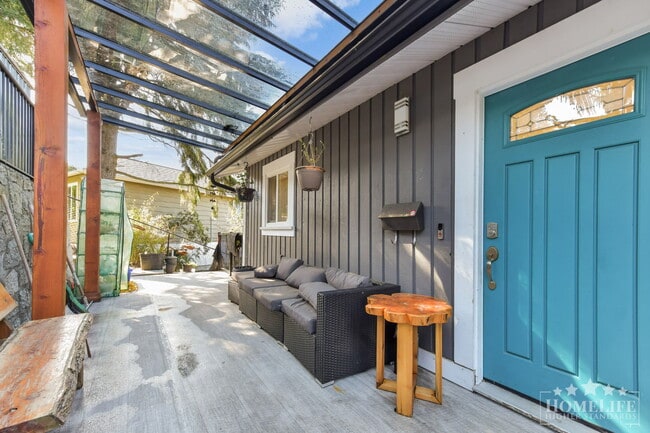 Photo - Spacious 3 Bedroom Upper Floor Home for Rent – North Delta Unit Upper House
