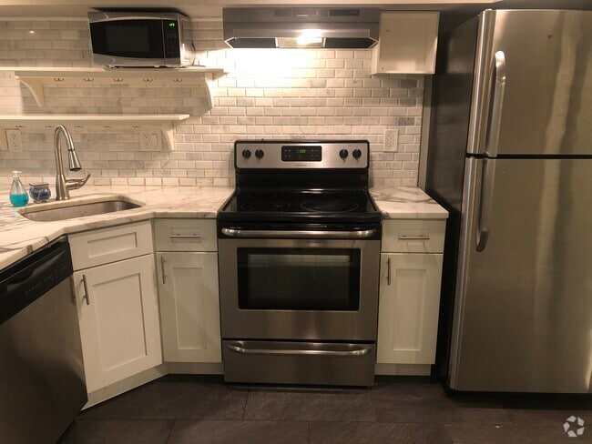 Building Photo - 1952 Calvert St NW Unit 1 Rental