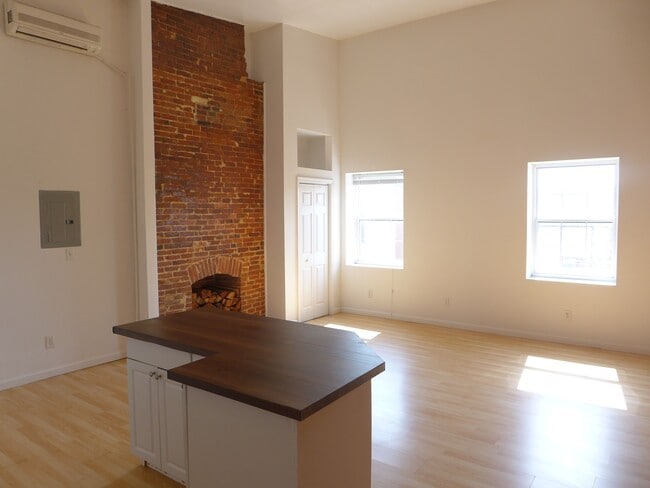 Building Photo - 1705 N Calvert St Unit 3A