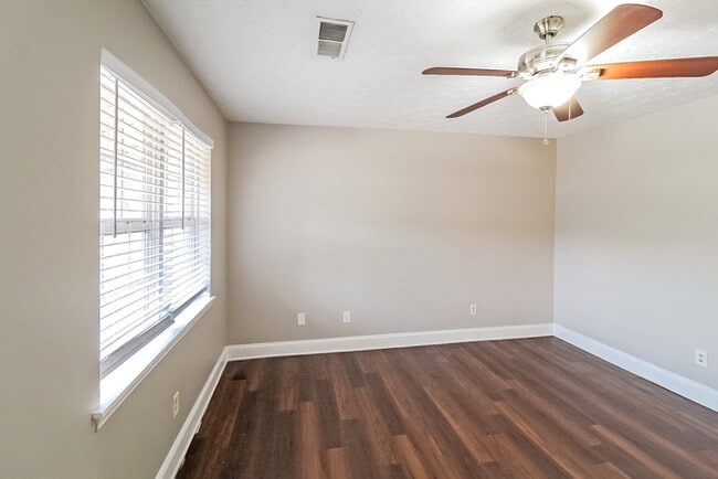 Photo - 612 Ralph Rd SE