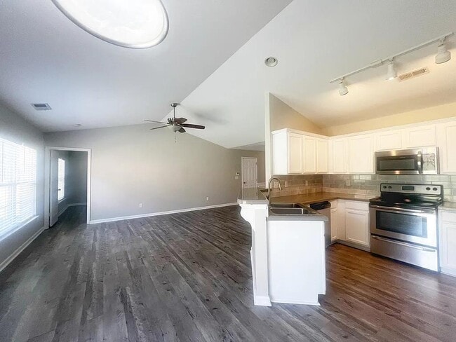 Photo - 113 Garfield Ln
