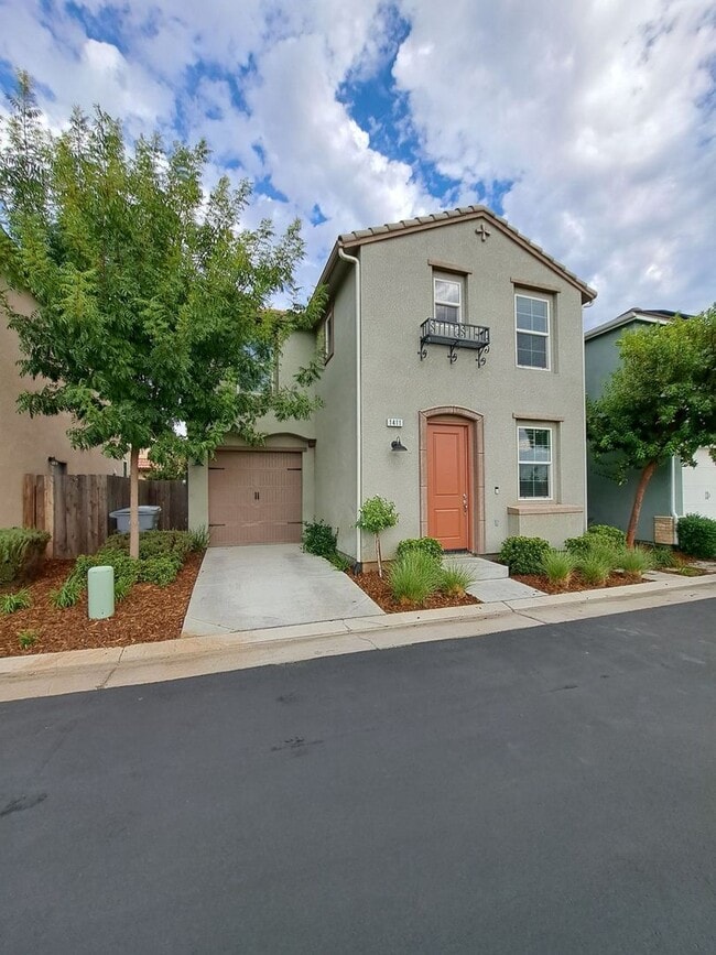 Photo - Limited-Time Offer: $500 off your first mo...