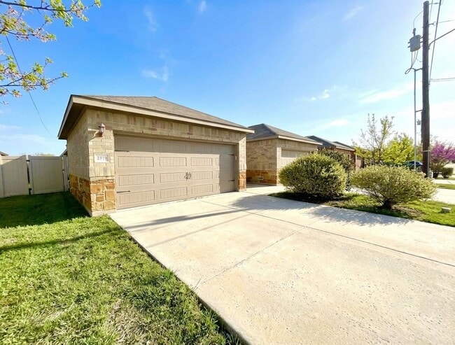 Photo - High Ceilings, Fenced Yard & 2-Car Garage – New Braunfels Living!