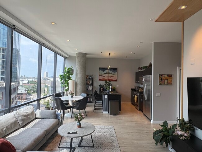 Photo - 860 W Blackhawk St Unit 860 W. Blackhawk St. 601