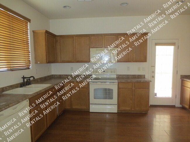 Photo - 1670 E Elgin St