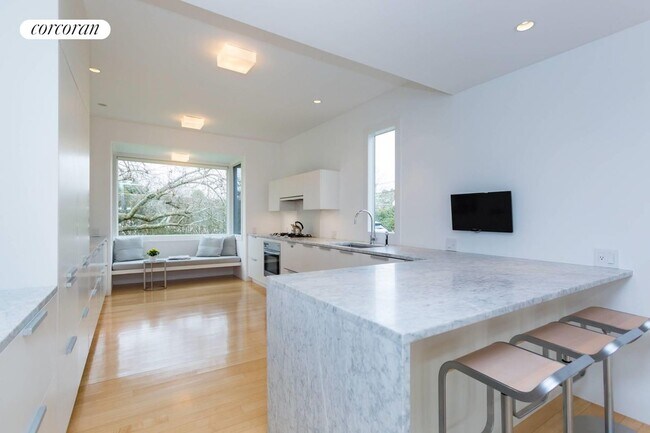 Photo - 130 Newlight Ln