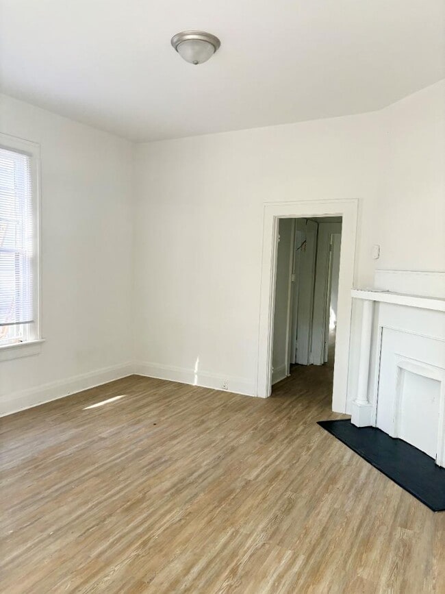 Photo - 203 Bragg St NE