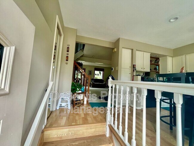Photo - 425 Parkridge Ln