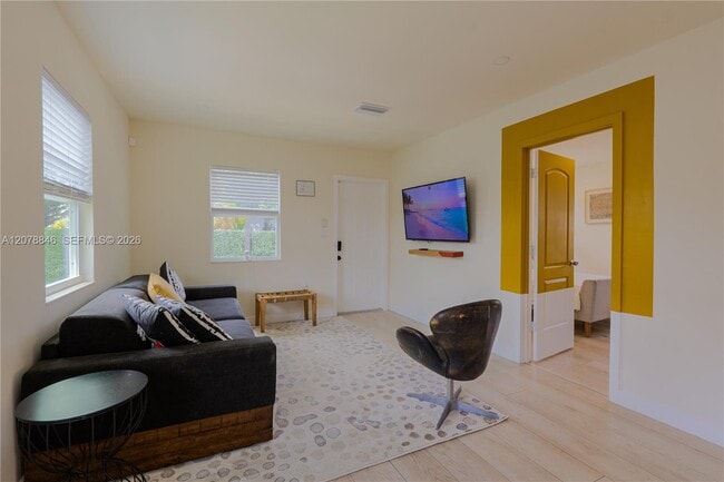 Photo - 1332 NE 5th Ave