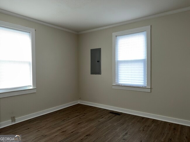 Photo - 1011 Walnut Ave SE