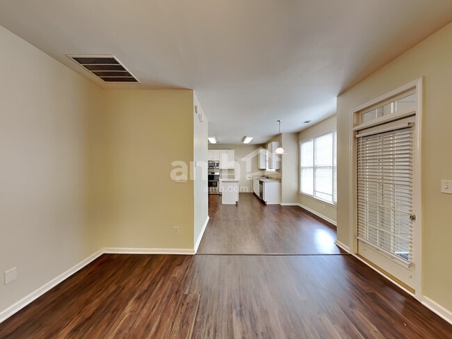 1026 Chatsworth Ln