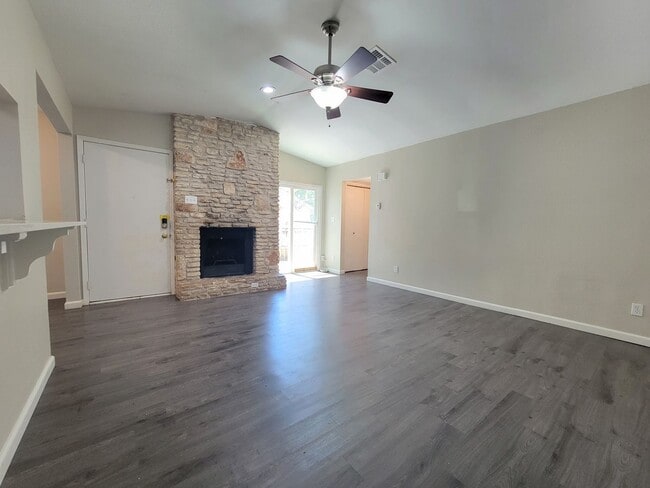 Photo - 907 Bird Creek Dr Unit A