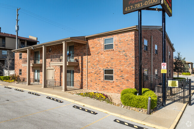 Building Photo - Maplewood Place Rental