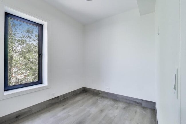 Building Photo - 2 bedroom in Chicago IL 60647 Unit 2N