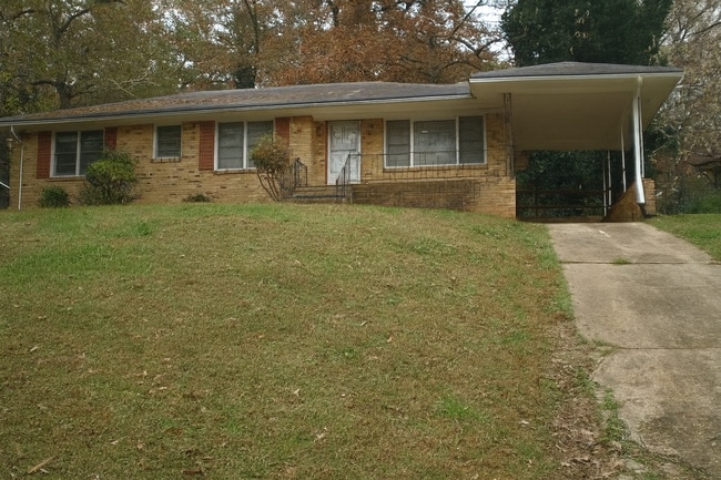 Building Photo - 3 Bed, 2 Bath Home Near Atlanta