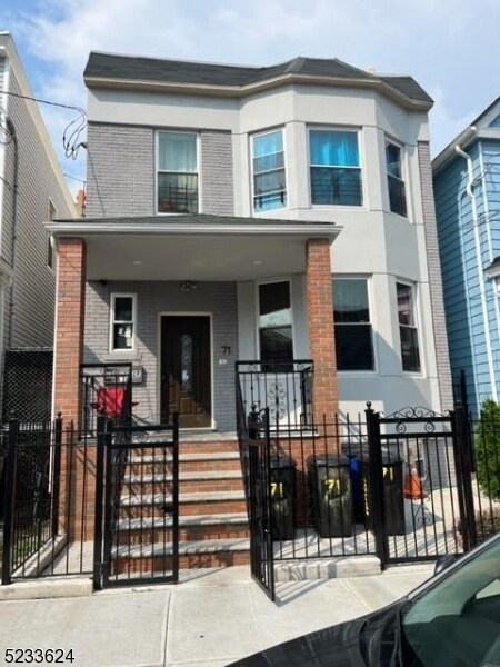 Photo - 71 Irving St