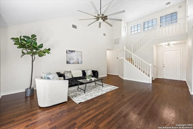 Photo - 10133 Sandyglen