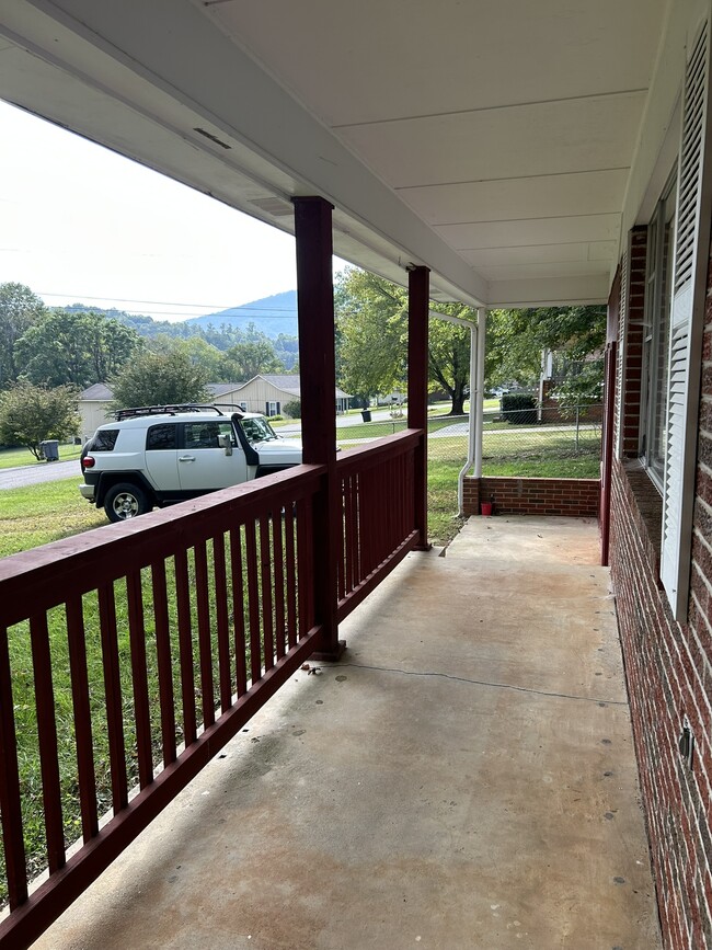 Photo - 621 Miller St