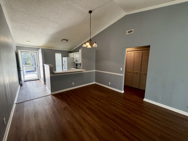 Building Photo - 105 Shoals Dr