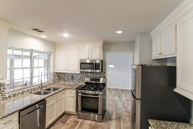 Photo - 918 Long Prairie Dr