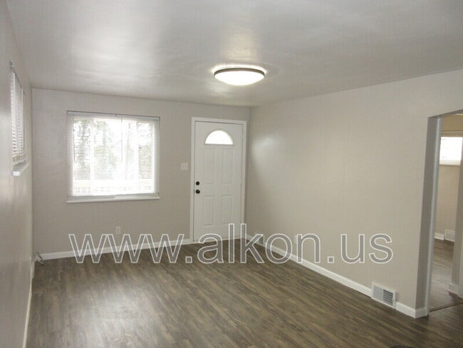 Photo - 346 Connor St