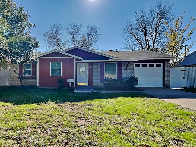 Building Photo - 1101 Johns Dr