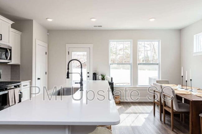 Photo - 1069 Millison Pl