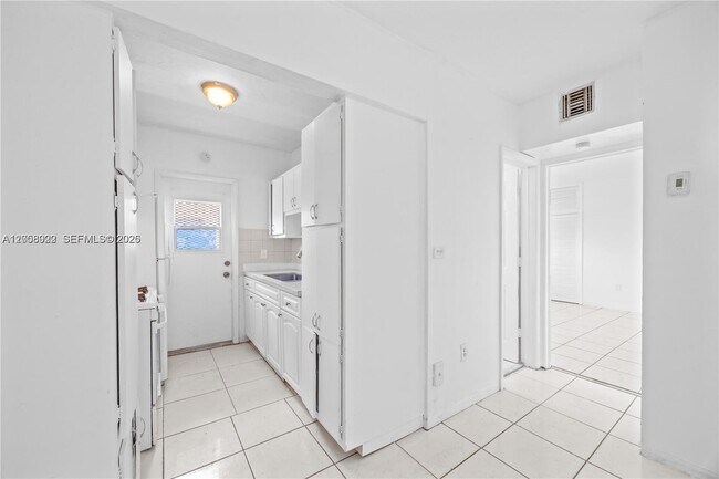 Photo - 2072 NE 169th St Unit 2