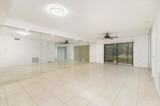 Photo - 3525 S Ocean Blvd Unidad 111