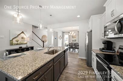 Photo - 2029 Finchley St