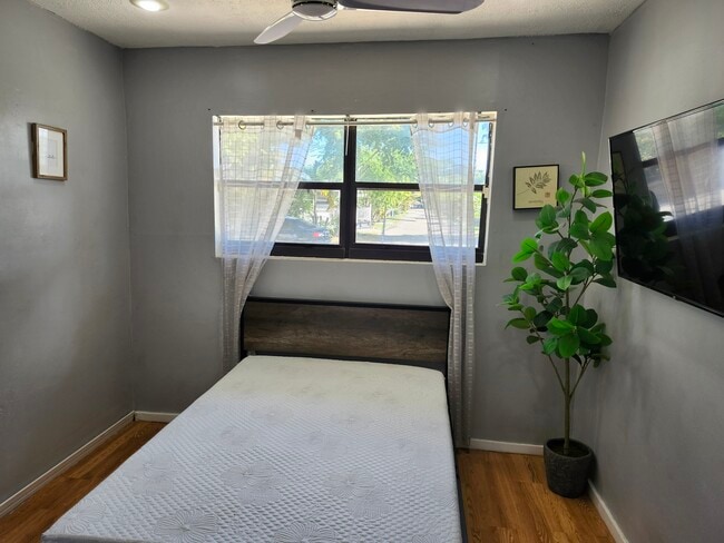 Photo - 310 SW 9th Ave