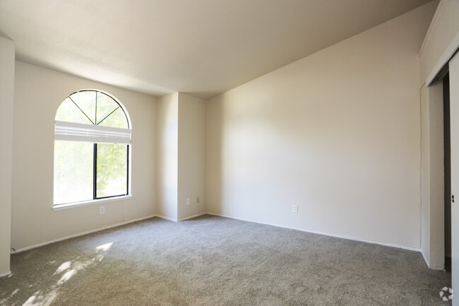 2BR, 2BA - Bedroom - Lakeview Garden Apartments