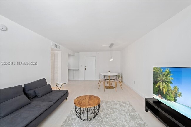 Photo - 1621 Collins Ave Unit 908