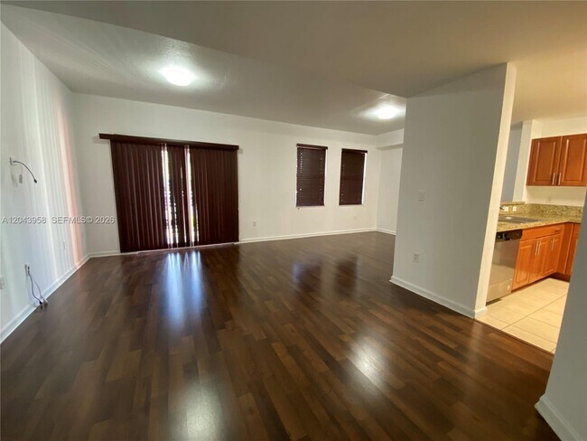 Photo - 11202 NW 83rd St Unidad 106