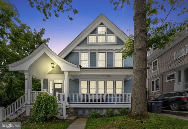 Building Photo - 2922 Newark St NW Rental