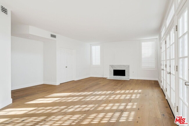 Photo - 11845 Mayfield Ave Unidad 203