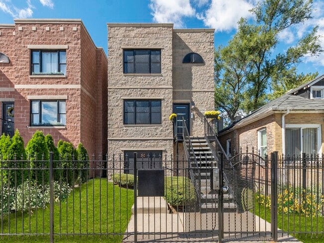 Building Photo - 3720 S Calumet Ave Unit 1 Rental