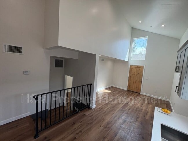 Photo - 5507-5509 S Manhattan Pl