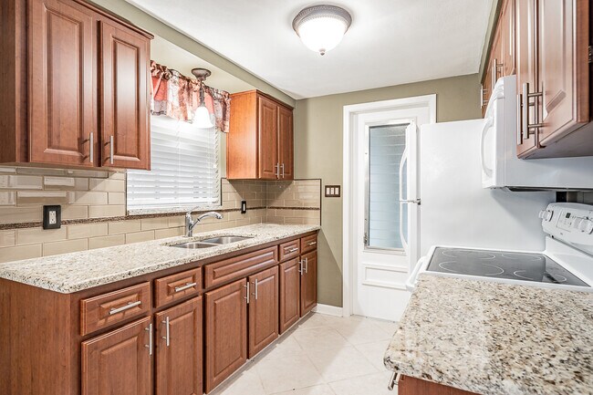 Photo - 7715 Sue Ellen Dr