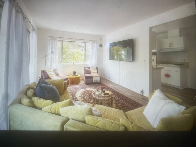 Livingroom - 1030 Idaho Ave