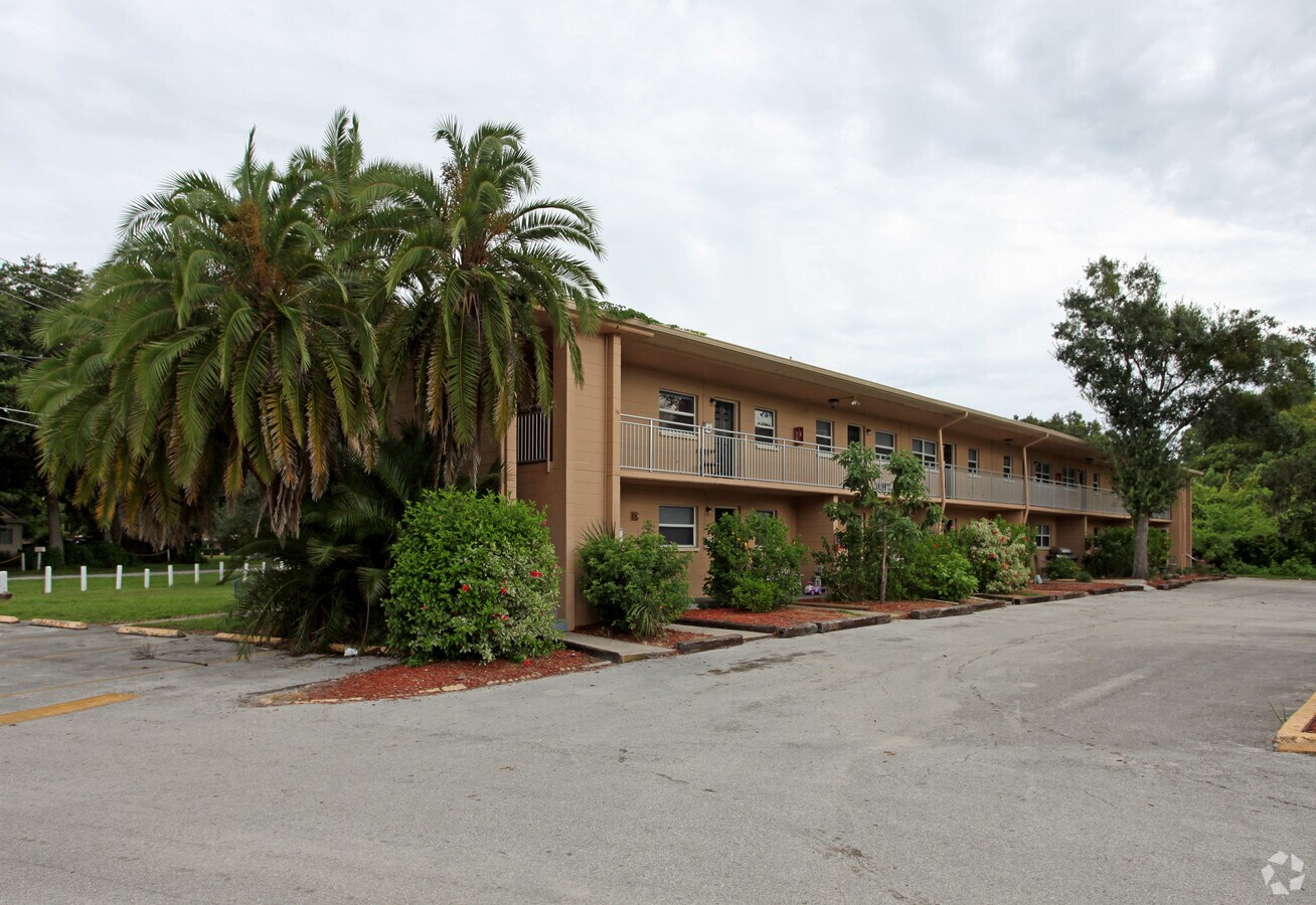 Palm Tree Apartments - Palm Tree Apartments