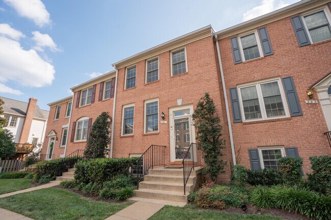 Building Photo - 341 S Pickett St