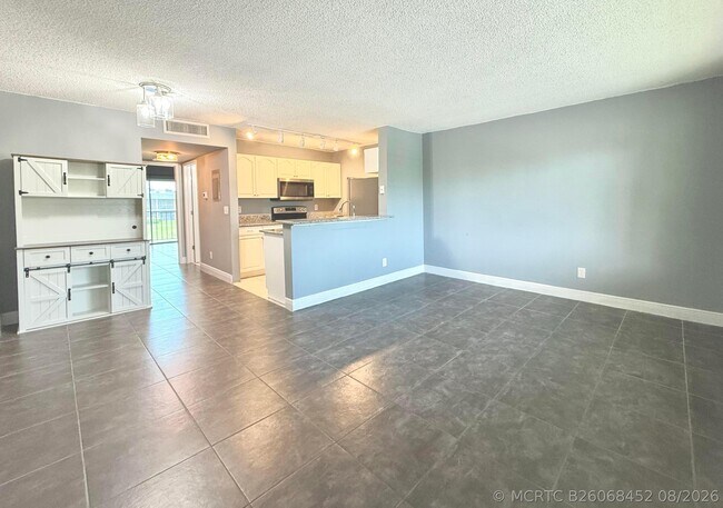 Photo - 1625 Meadows Cir