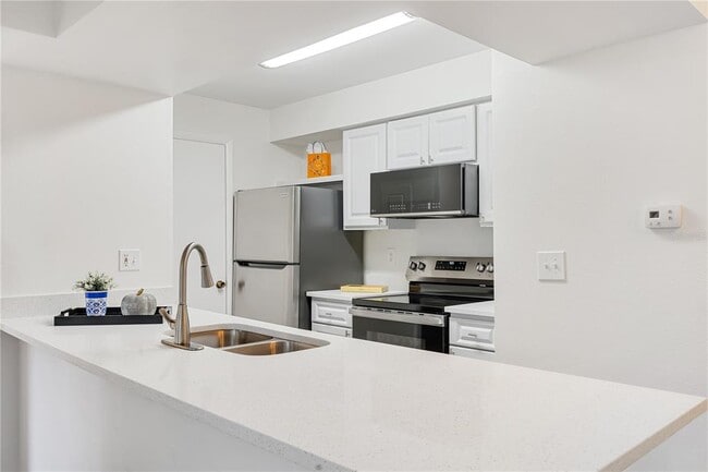 Photo - 3012 Parkway Blvd Unit 307