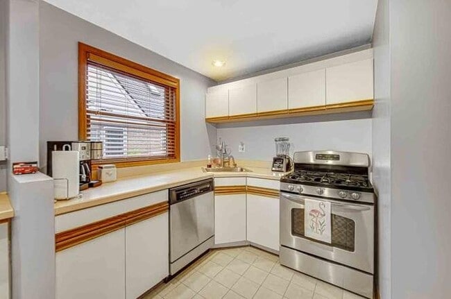 Photo - 1923 N 74th Ave