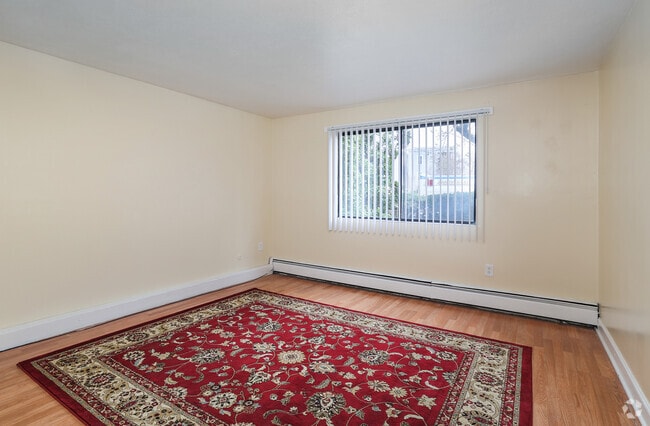 2BR, 1BA - 875SF - Bedroom - 20 Park St