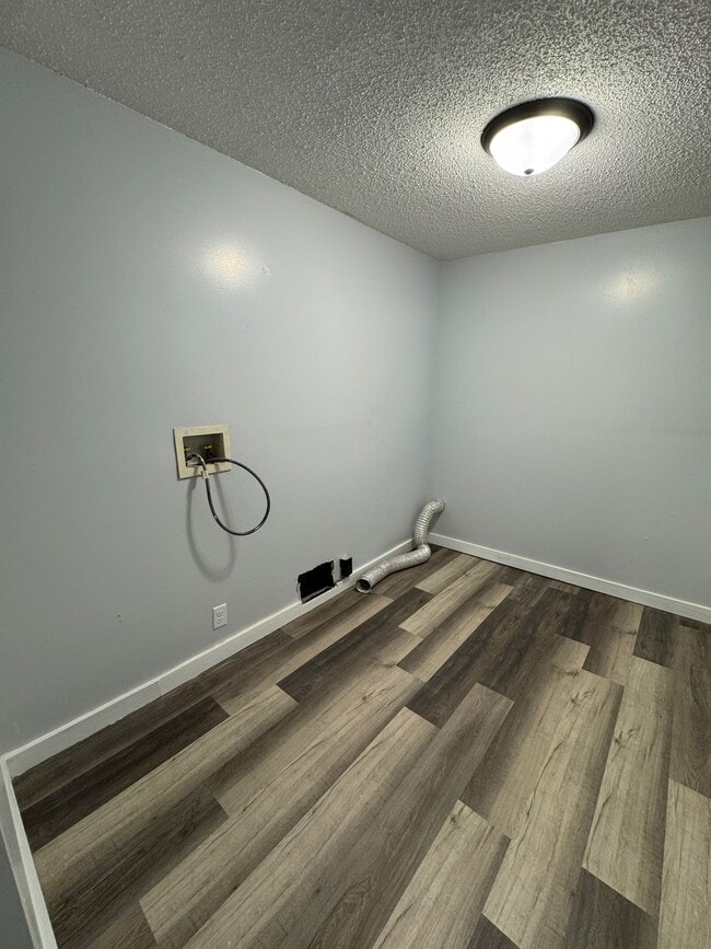 Photo - 2214 Kemble Ave