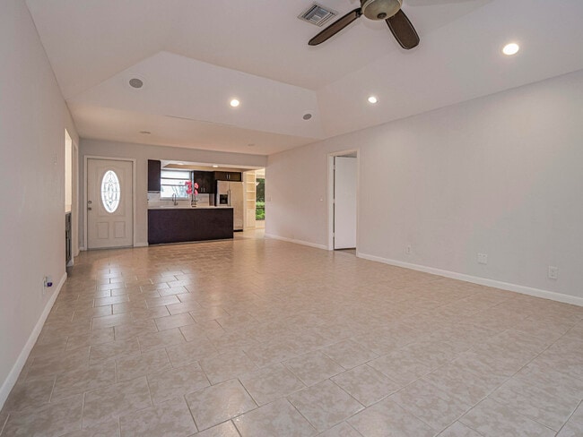 Photo - 13867 Eastpointe Way