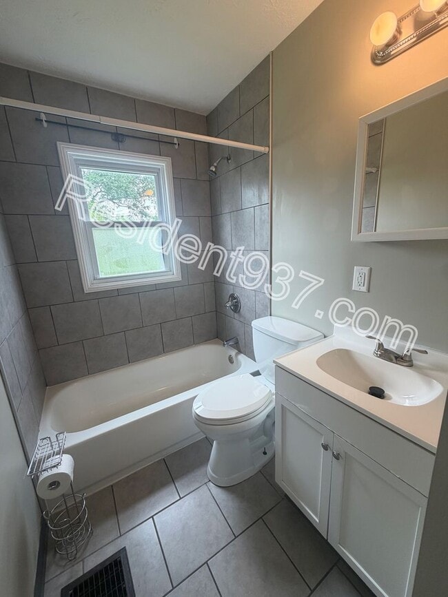 Photo - Charming 3 Bed 1 Bath in Kettering